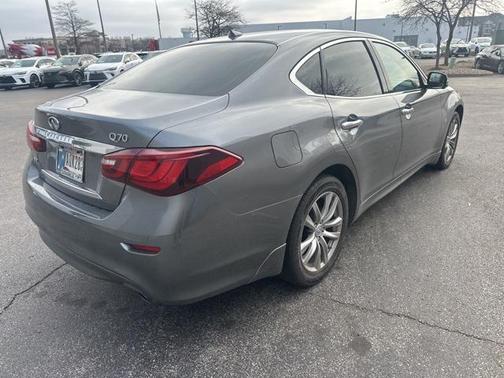 2017 INFINITI Q70 3.7X