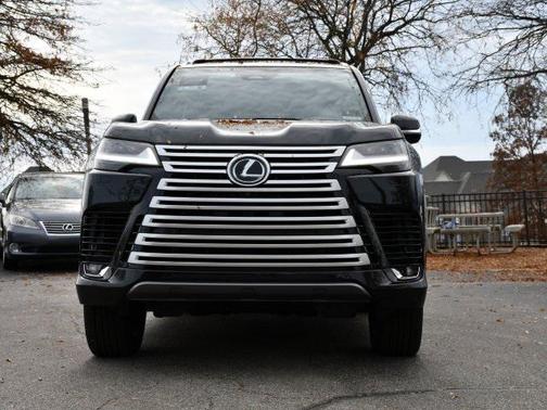 2025 Lexus LX 700h Luxury