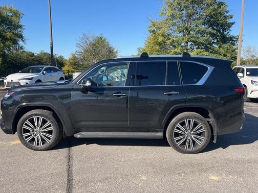 2025 Lexus LX 700h Luxury