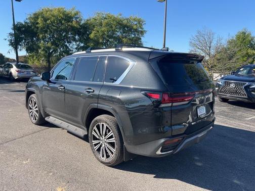 2025 Lexus LX 700h Luxury