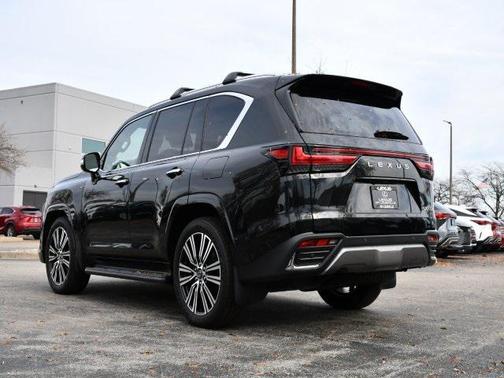 2025 Lexus LX 700h Luxury