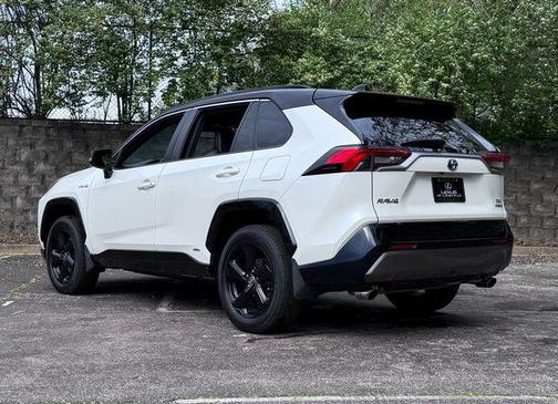 Blizzard Pearl/Midnight Black Metallic 2021 Toyota RAV4 Hybrid SE