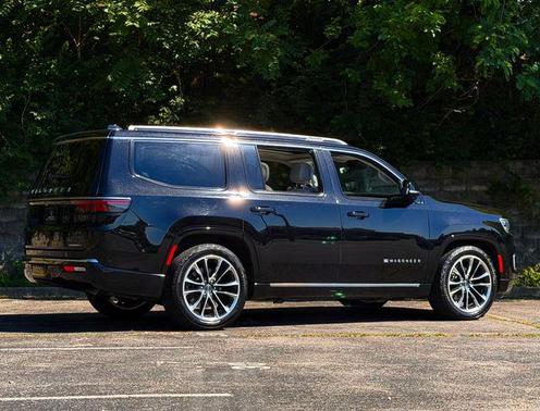 Diamond Black Crystal Pearlcoat 2023 Jeep Wagoneer Series III 4x4