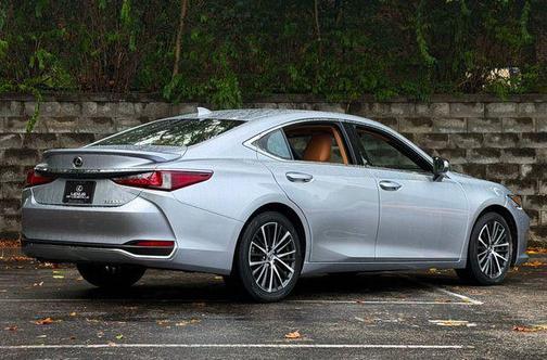 Iridium 2024 Lexus ES 300h Base