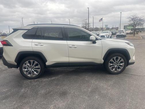 2022 Toyota RAV4 XLE Premium