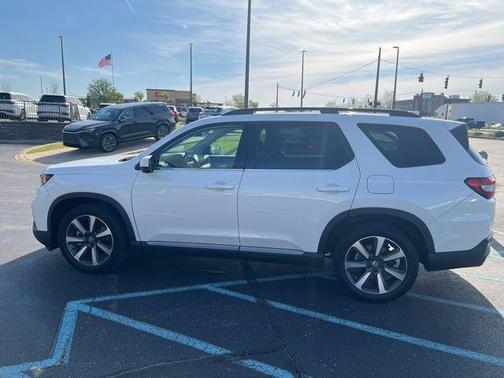 Platinum White Pearl 2023 Honda Pilot AWD Elite