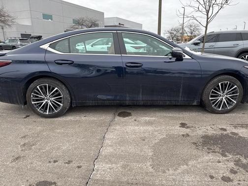 2025 Lexus ES 300h Base