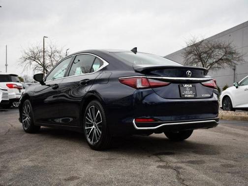 2025 Lexus ES 300h Base