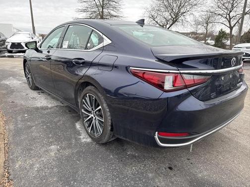 2025 Lexus ES 300h Base