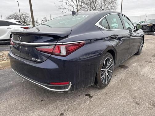 2025 Lexus ES 300h Base