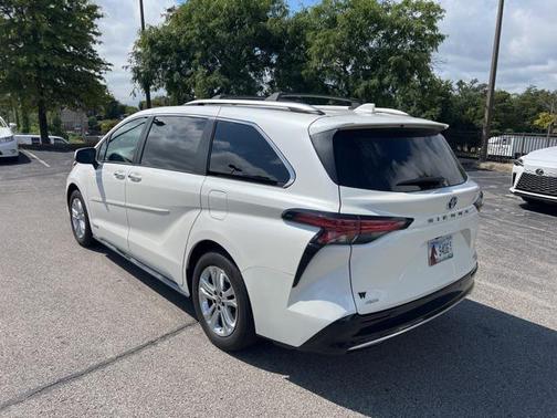 2021 Toyota Sienna Platinum 7 Passenger