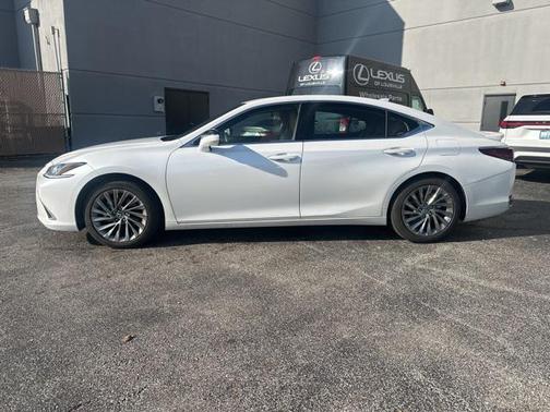 2025 Lexus ES 300h Luxury