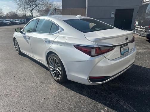 2025 Lexus ES 300h Luxury