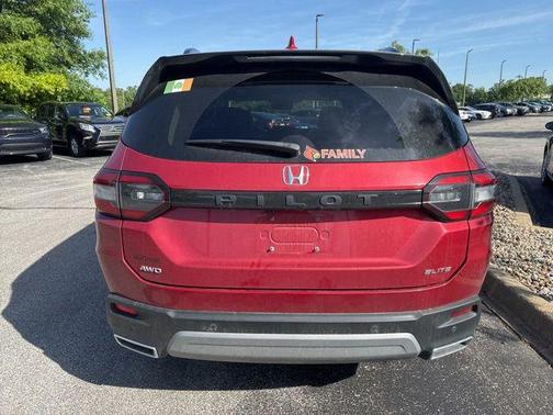 Radiant Red Metallic II 2023 Honda Pilot AWD Elite
