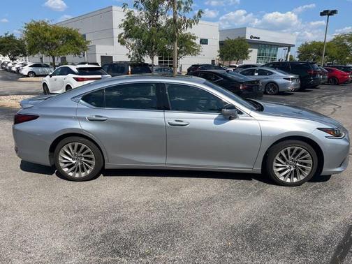 2023 Lexus ES 300h Luxury