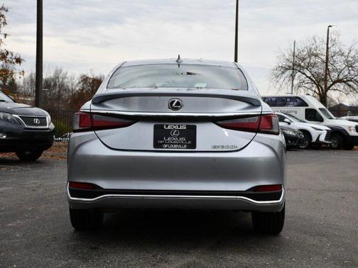 2023 Lexus ES 300h Luxury