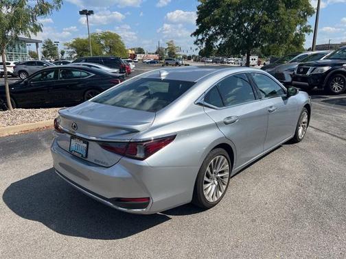 2023 Lexus ES 300h Luxury