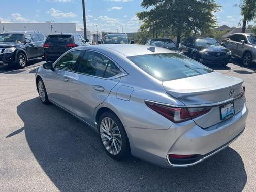 2023 Lexus ES 300h Luxury