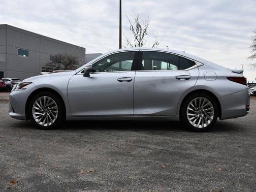 2023 Lexus ES 300h Luxury