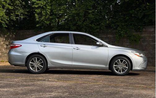 Celestial Silver Metallic 2017 Toyota Camry SE