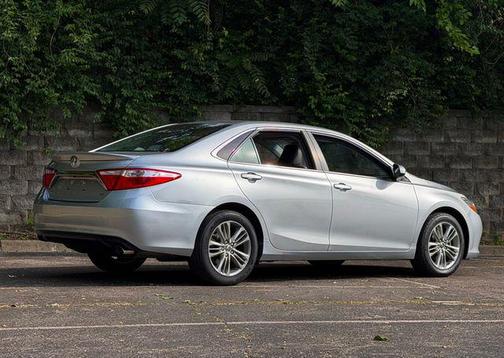 Celestial Silver Metallic 2017 Toyota Camry SE