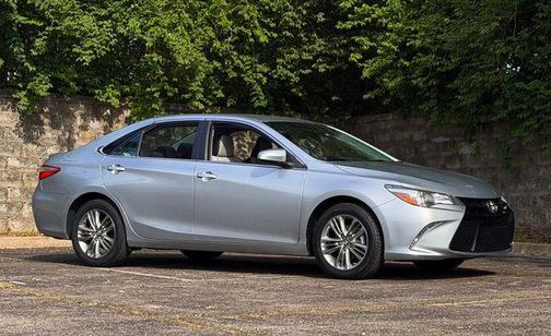 Celestial Silver Metallic 2017 Toyota Camry SE