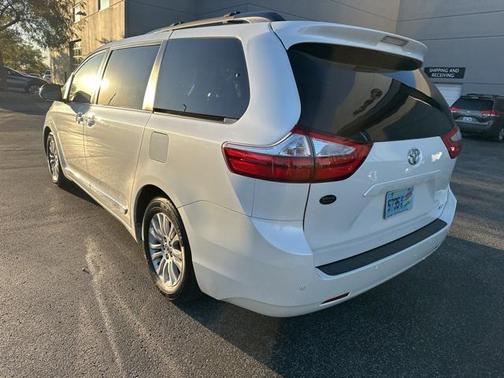 2015 Toyota Sienna XLE