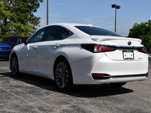 2024 Lexus ES 300h Luxury