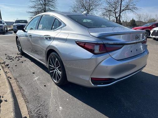 2025 Lexus ES 300h Base