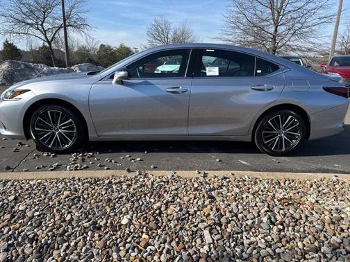 2025 Lexus ES 300h Base