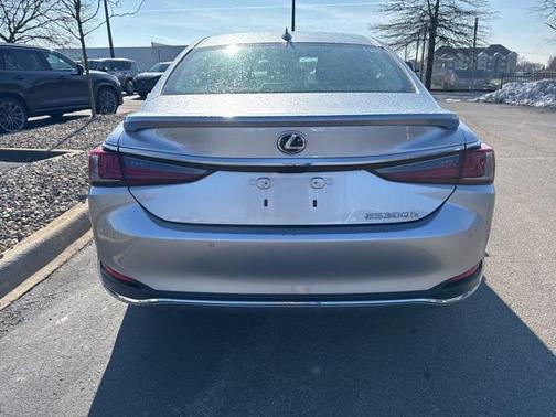 2025 Lexus ES 300h Base