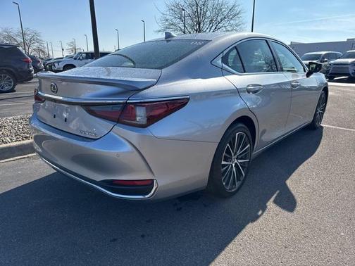 2025 Lexus ES 300h Base
