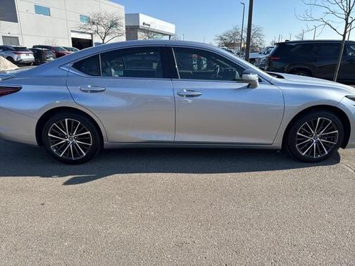 2025 Lexus ES 300h Base