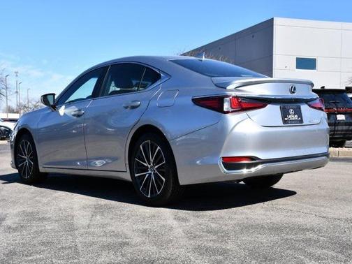 2025 Lexus ES 300h Base