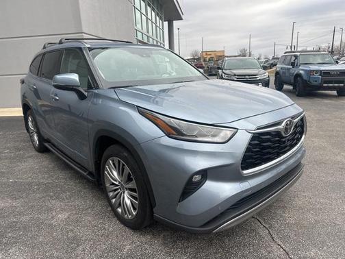 2022 Toyota Highlander Platinum