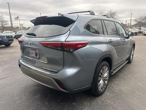 2022 Toyota Highlander Platinum