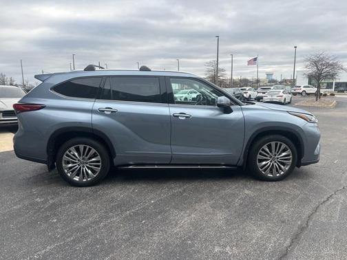 2022 Toyota Highlander Platinum