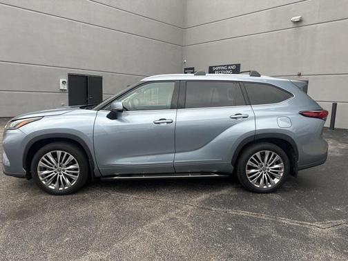2022 Toyota Highlander Platinum