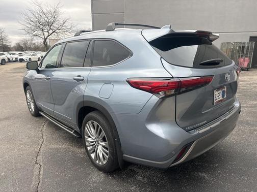 2022 Toyota Highlander Platinum