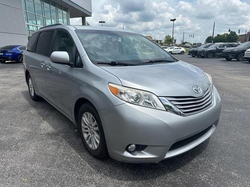 2017 Toyota Sienna XLE