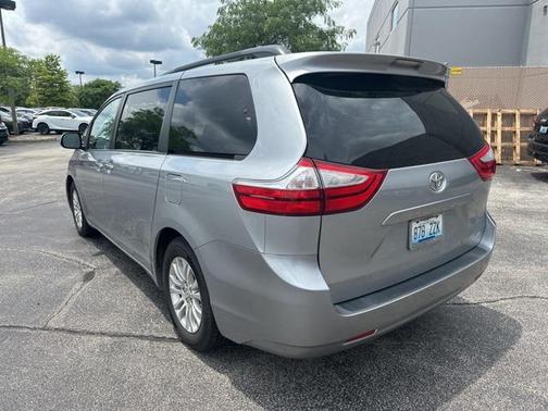 2017 Toyota Sienna XLE