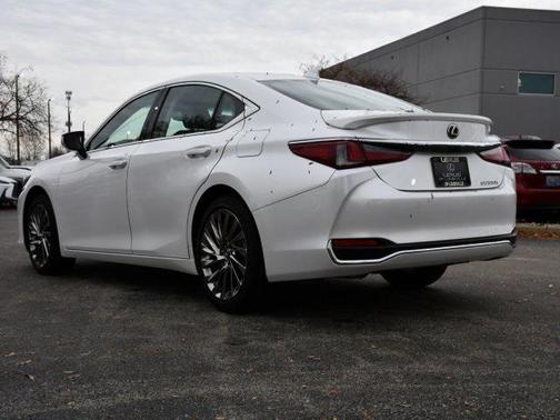 2025 Lexus ES 300h Ultra Luxury