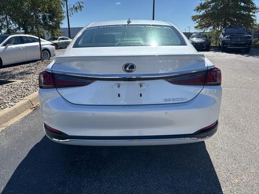 2025 Lexus ES 300h Ultra Luxury