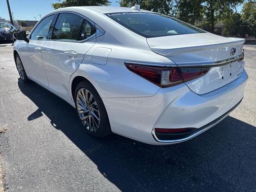 2025 Lexus ES 300h Ultra Luxury