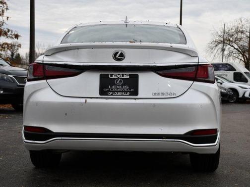 2025 Lexus ES 300h Ultra Luxury