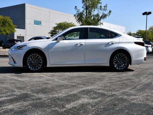 2025 Lexus ES 300h Luxury