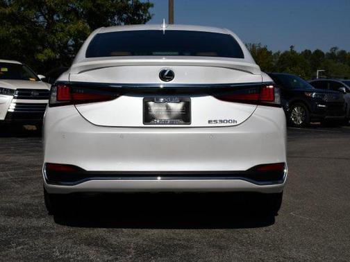 2025 Lexus ES 300h Luxury