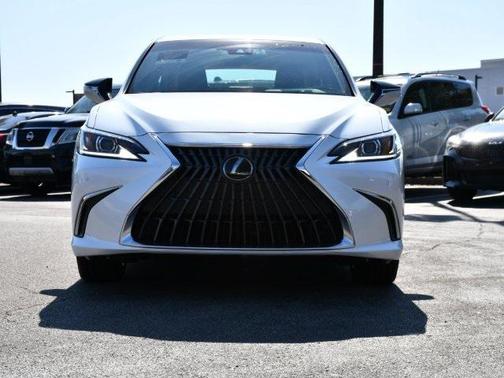 2025 Lexus ES 300h Luxury