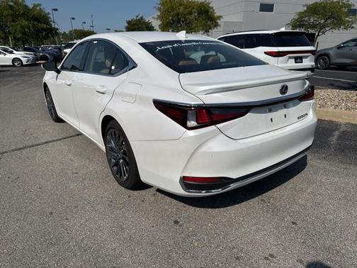 2025 Lexus ES 300h Luxury