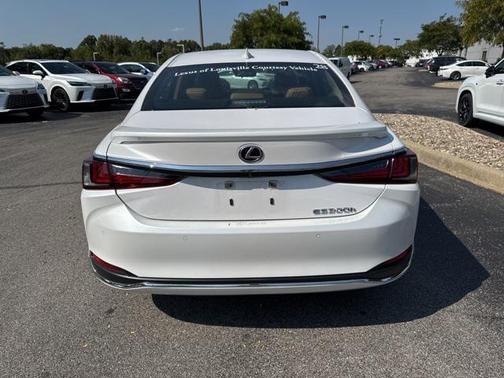 2025 Lexus ES 300h Luxury